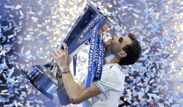 JAHRESRUECKBLICK 2017 - SPORT - Grigor Dimitrov of Bulgaria lifts the trophy after beating David Goffin of Belgium in their ATP World Tour Finals singles final tennis match at the O2 Arena in London,  ...