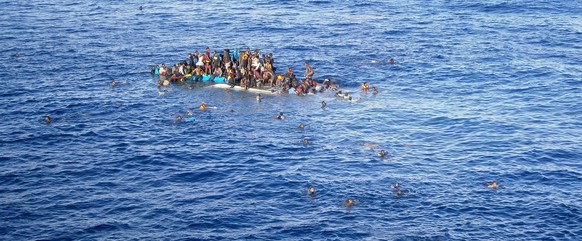 Trotz des Winters wagen immer noch hunderte Flüchtlinge die Fahrt übers Mittelmeer. (Archivbild vom April 2015)