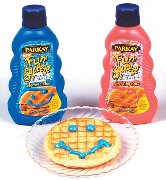 blaue und rosa butter usa amerika https://www.reddit.com/r/nostalgia/comments/2gl2m6/parkay_fun_squeeze_electric_blue_and_shocking/