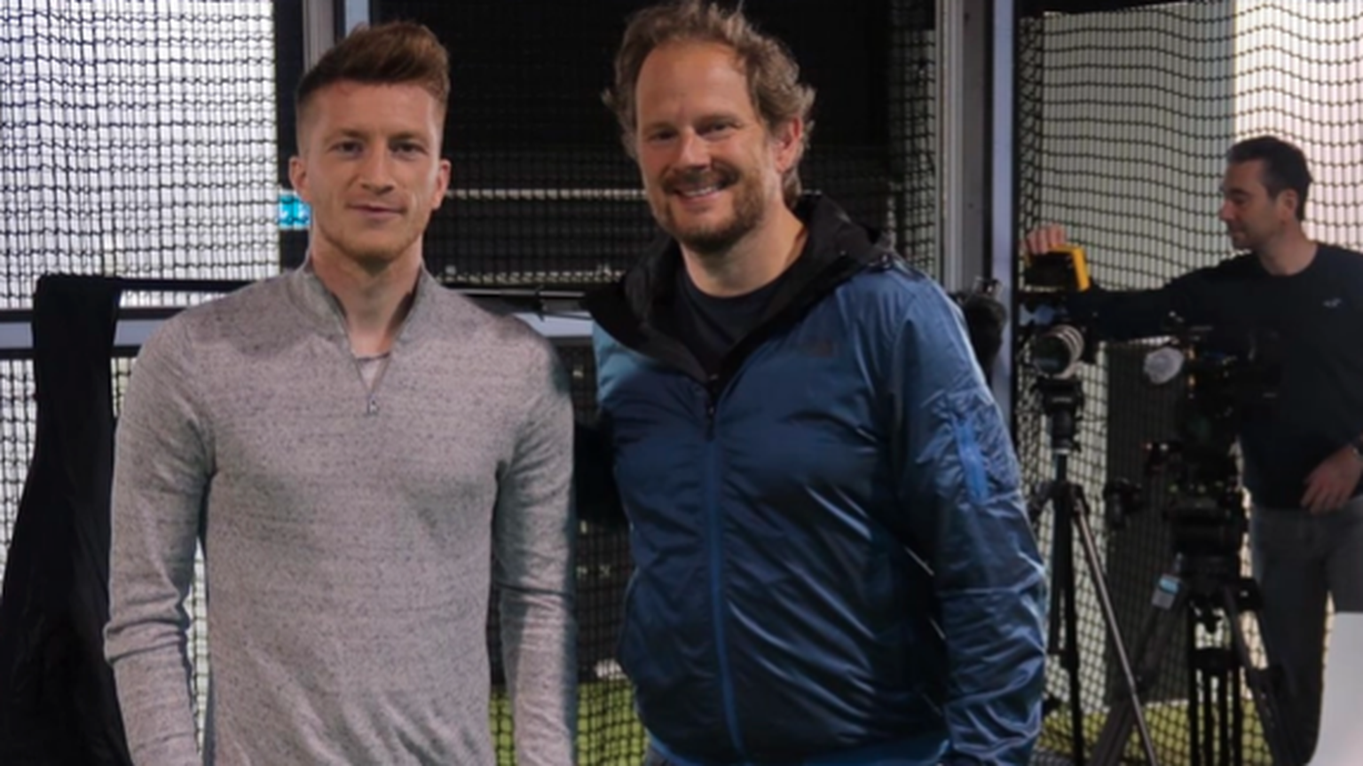 Filmemacher Aljoscha Pause (rechts) und BVB-Profi Marco Reus beim Dreh von «Inside Borussia Dortmund».