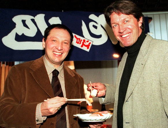 Die ersten Vorbereitungen, aber eher in kulinarischer Hinsicht, trafen heute Dienstag, 6. Januar 1998, die offiziellen SF-DRS-Moderatoren fuer die Olympischen Winterspiele in Nagano, Bernard Thurnheer ...