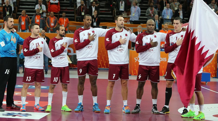 Multi-Kulti ist Trumpf: Katars Handball-Söldner bei der Nationalhymne.
