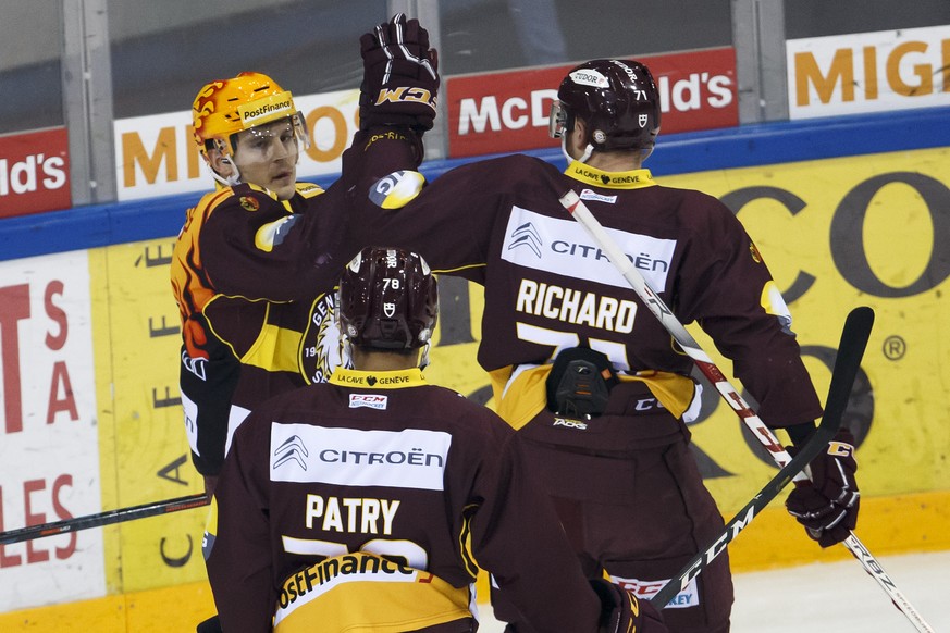 Geneve-Servette&#039;s forward Tommy Wingels, of USA, left, celebrates his goal with teammate center Tanner Richard, right, past Geneve-Servette&#039;s forward Stephane Patry, after scoring the 2:0, d ...