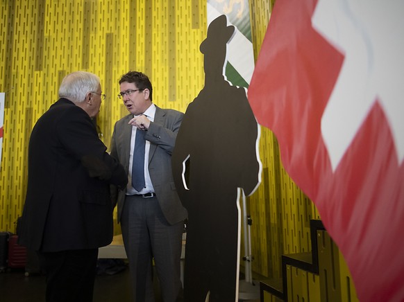 Parteipräsident Albert Rösti (rechts) und alt Bundesrat Christoph Blocher, aufgenommen an der Delegiertenversammlung der SVP Schweiz vom Samstag in Amriswil.