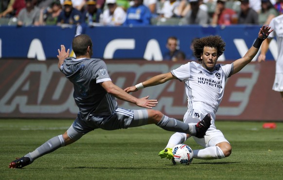 Seattle Sounders midfielder Osvaldo Alonso, left, and Los Angeles Galaxy midfielder Joao Pedro go after the ball during the second half of a MLS soccer match, Sunday, April 23, 2017, in Carson, Calif. ...