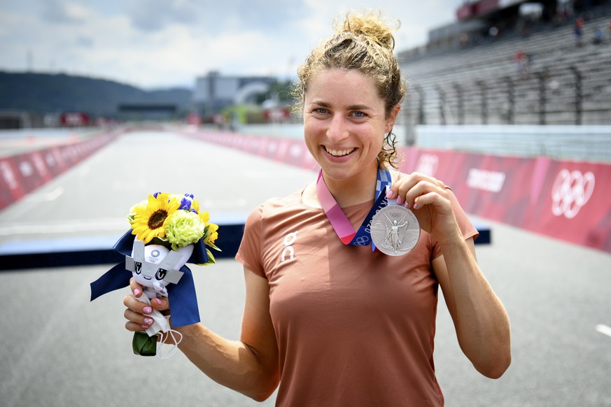 Silver medal winner Marlen Reusser of Switzerland poses for photographer with her medal after the victory ceremony of the women&#039;s cycling individual time trial at the 2020 Tokyo Summer Olympics a ...