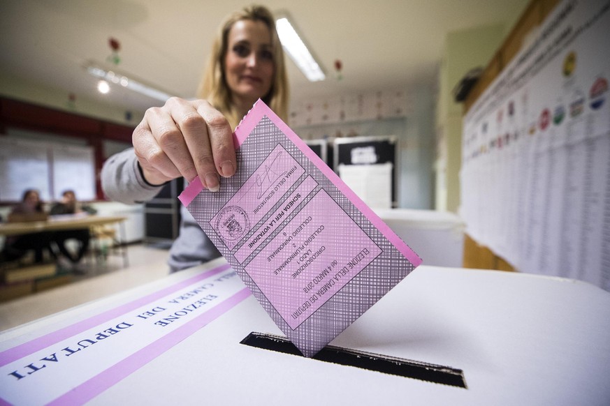 epa06578388 A woman casts her ballot for the general elections at a polling station in Rome, Italy, 04 March 2018. General elections are held in Italy on 04 March 2018 with the country&#039;s economic ...