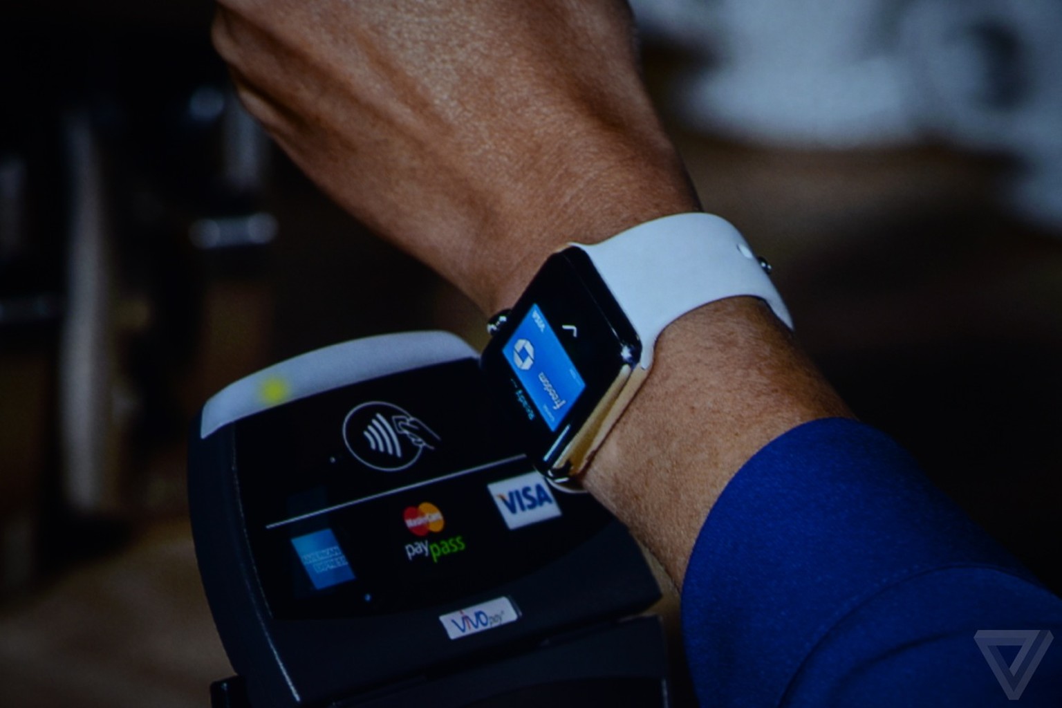 Auch mit der Apple Watch kann man künftig an der Ladenkasse bargeldlos bezahlen.&nbsp;