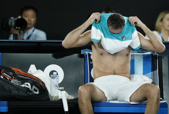 epa06480170 Marin Cilic of Croatia changes his shirt during his men&#039;s final match against Roger Federer of Switzerland at the Australian Open Grand Slam tennis tournament in Melbourne, Australia, ...