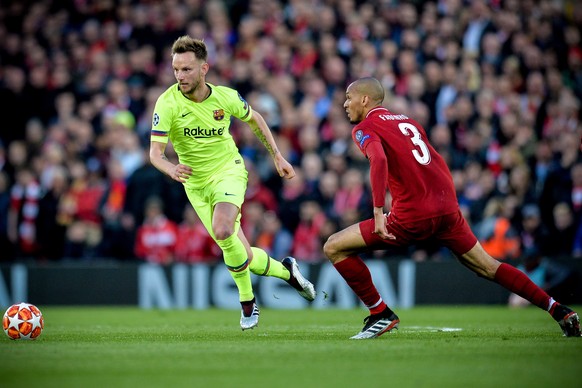 epa07554501 Barcelona&#039;s Ivan Rakitic (L) in action against Liverpool&#039;s Fabinho (R) during the UEFA Champions League semi final second leg soccer match between Liverpool FC and FC Barcelona a ...