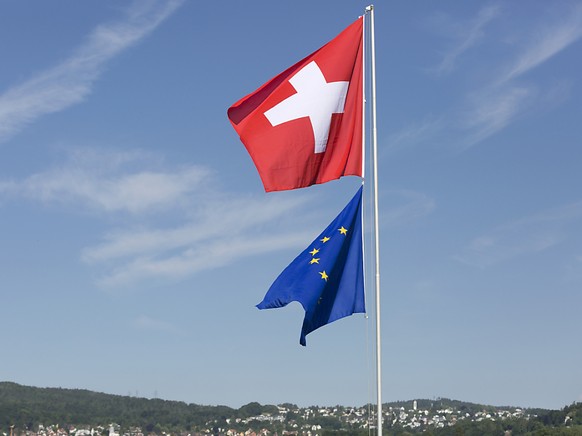 Die Mehrheit der Schweizerinnen und Schweizer w�nscht sich laut einer Umfrage stabile Beziehungen zur Europ�ischen Union. (Archivbild)