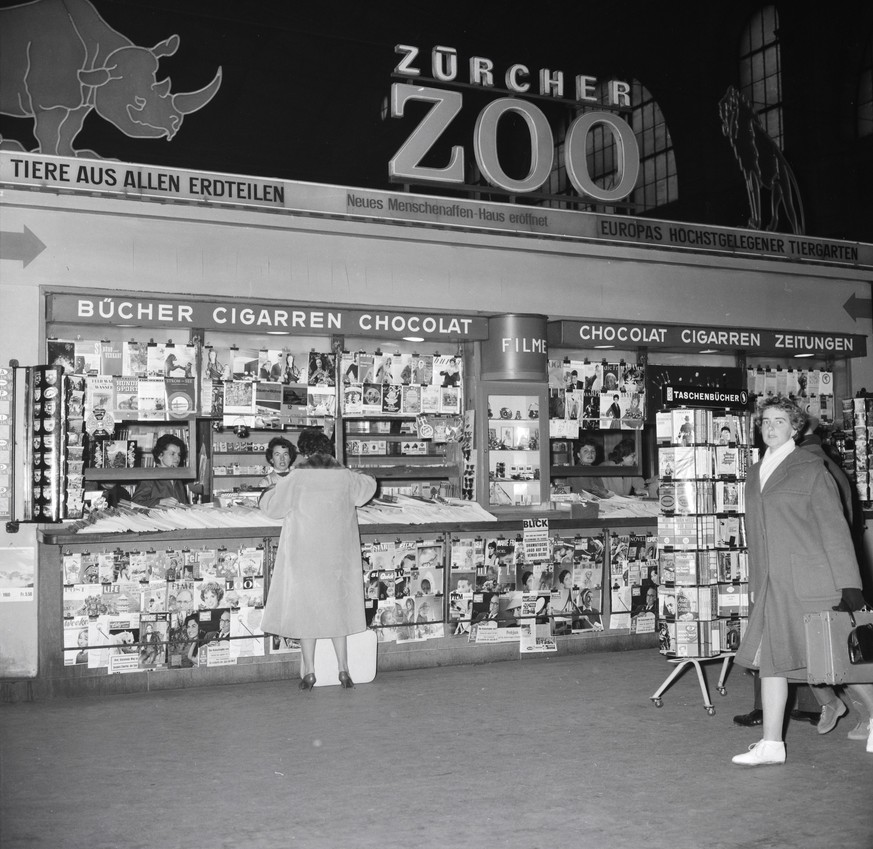 Einkaufen Willi
Fotograf:
Comet Photo AG (Zürich) 
Titel:
Kiosk am Hauptbahnhof Zürich 
Beschreibung:

Datierung:
1959