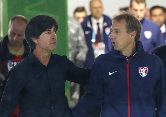 Für Jürgen Klinsmann ist die WM zu Ende, Jogi Löws Deutschland ist noch im Turnier dabei.