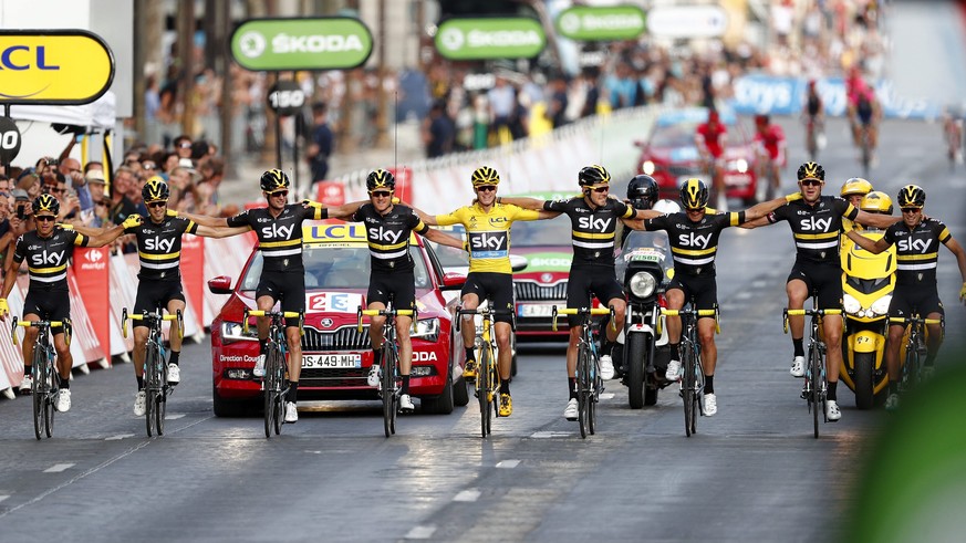 epa05439405 Team Sky rider Christopher Froome (C) of Great Britain celebrates with teammates as he crosses the finish line of the 21st stage to win the 103rd edition of the Tour de France cycling race ...