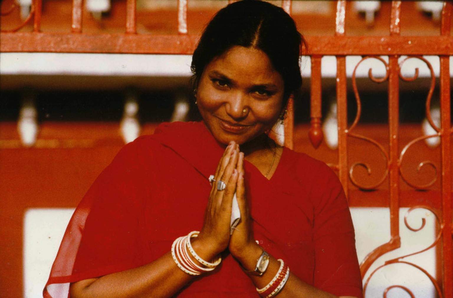 Phoolan Devi nach ihrer Entlassung aus dem Gefängnis. Zu einem Prozess gegen sie kam es nie, weil so&nbsp;die Misshandlungen der Polizei und die Verfehlungen der Obrigkeit zur Sprache gekommen wären.