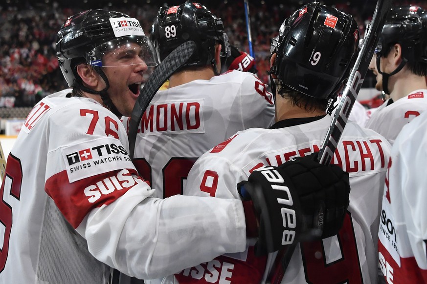 Switzerland’s player rcelebrate their victory after their Ice Hockey World Championship group B preliminary round match between Switzerland and Canada in Paris, France on Saturday, May 13, 2017. (KEYS ...