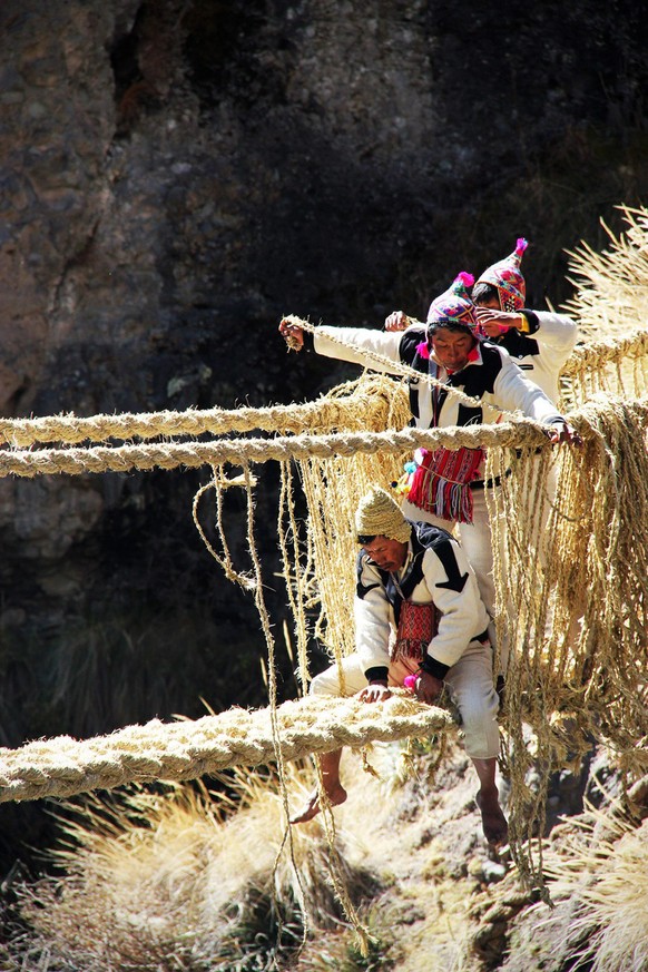 epa04245985 A undated handout photo releaded on 08 June 2014 by Peruvian Culture Ministry shows Peruvian indigenous working on the suspension bridge Q&#039;eswachaka in Cuzco region, Peru. UNESCO deli ...