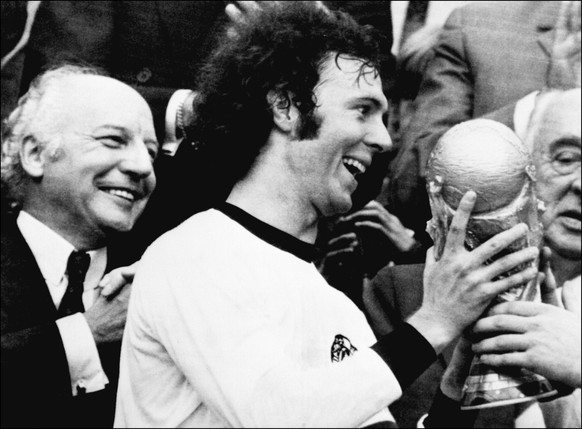 Beckenbauer gewann 1974 mit der west-deutschen Nationalmannschaft die Fussballweltmeisterschaft.
