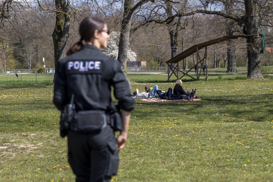 Swiss Police officers patrol to control social distancing in the Evaux park to prevent the gathering of more than 5 persons, during the Swiss state of emergency due to the coronavirus COVID-19, in One ...
