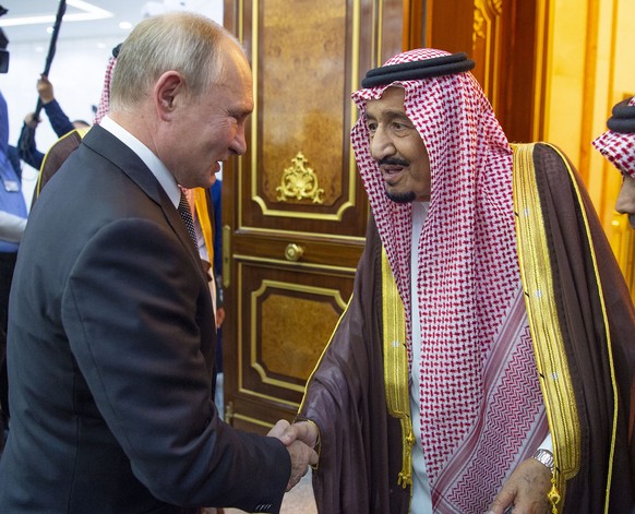epa07920138 A handout photo made available by Saudi Royal Court shows Saudi King Salman bin Abdulaziz Al Saud (R) receiving Russian President Vladimir Putin (L) at the Saudi Royal palace in Riyadh, Sa ...