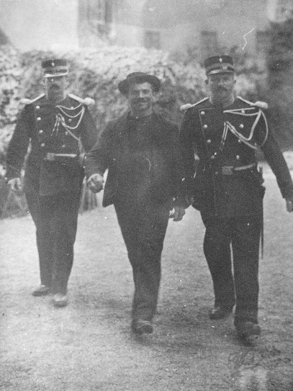Luigi Lucheni nach seiner Verhaftung in Genf.