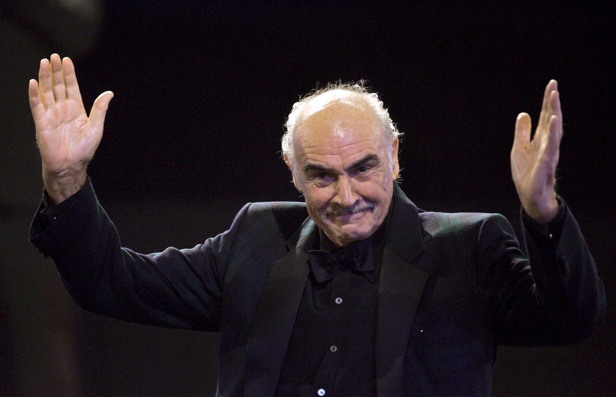 epa08788186 (FILE) - British actor Sean Connery greets the audience at the European Film Awards gala in Berlin, Germany, 03 December 2005 (reissued 31 October 2020). According to media reports on 31 O ...