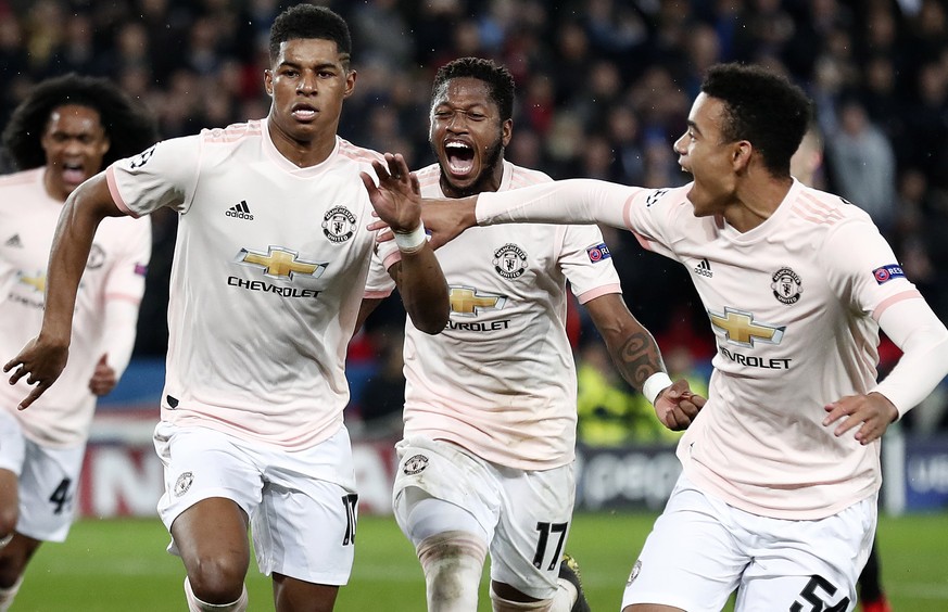 epa07418265 Manchester&#039;s Marcus Rashford (L), Fred (C) and Mason Greenwood (R) celebrate the 3-1 lead during the UEFA Champions League round of 16 second leg soccer match between PSG and Manchest ...