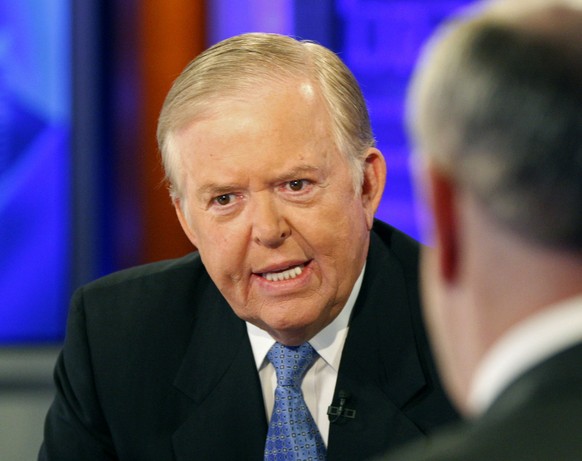FILE - In this Nov. 16, 2009 file photo, Lou Dobbs, left, speaks with Bill O&#039;Reilly during taping a segment for Fox News channel&#039;s &quot;The O&#039;Reilly Factor,&quot; in New York. Dobbs ap ...