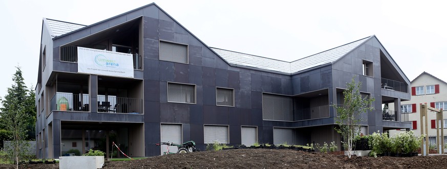 Das neusten Projekt der Umwelt Arena Spreitenbach ist das erste energieautarken Mehrfamilienhaus der Welt und wurde am Montag, 6. Juni 2016 in Bruetten vorgestellt. Das Mehrfamilienhaus kommt ohne ext ...