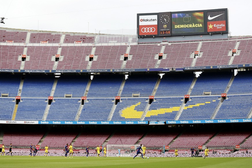 epaselect epa06238378 A general view of the empty Camp Nou Stadium during the Spanish Primera Division match FC Barcelona vs UD Las Palmas, 01 October 2017 in Barcelona, Spain. The board of the FC Bar ...