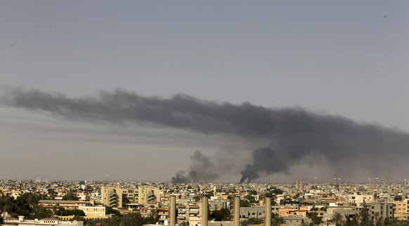 Rauch über Tripolis.