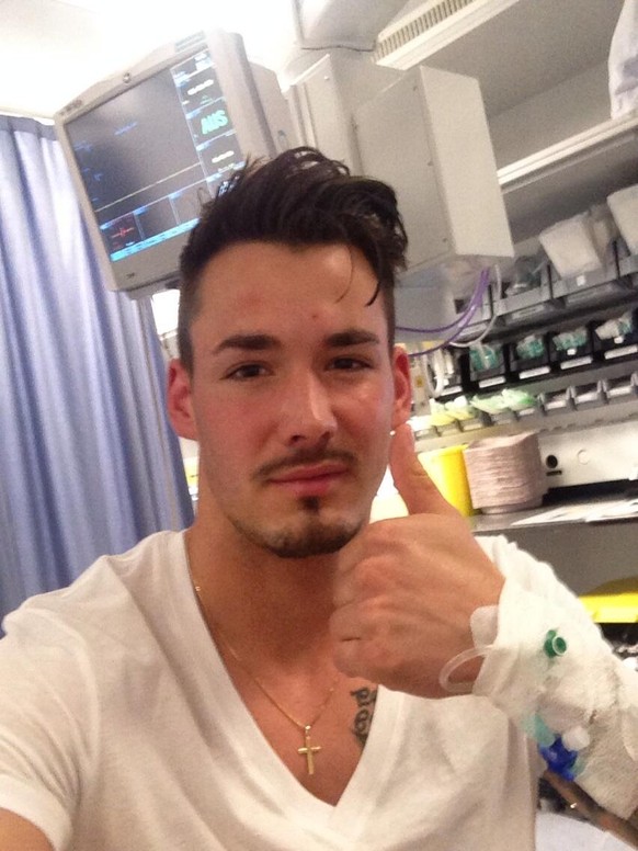 Grüsse aus dem Spital: Roman Bürki hat sich via Twitter bereits für die Genesungswünsche bedankt. Mit den Worten «Geht schon wieder besser» beruhigt er die Nerven seiner Fans.