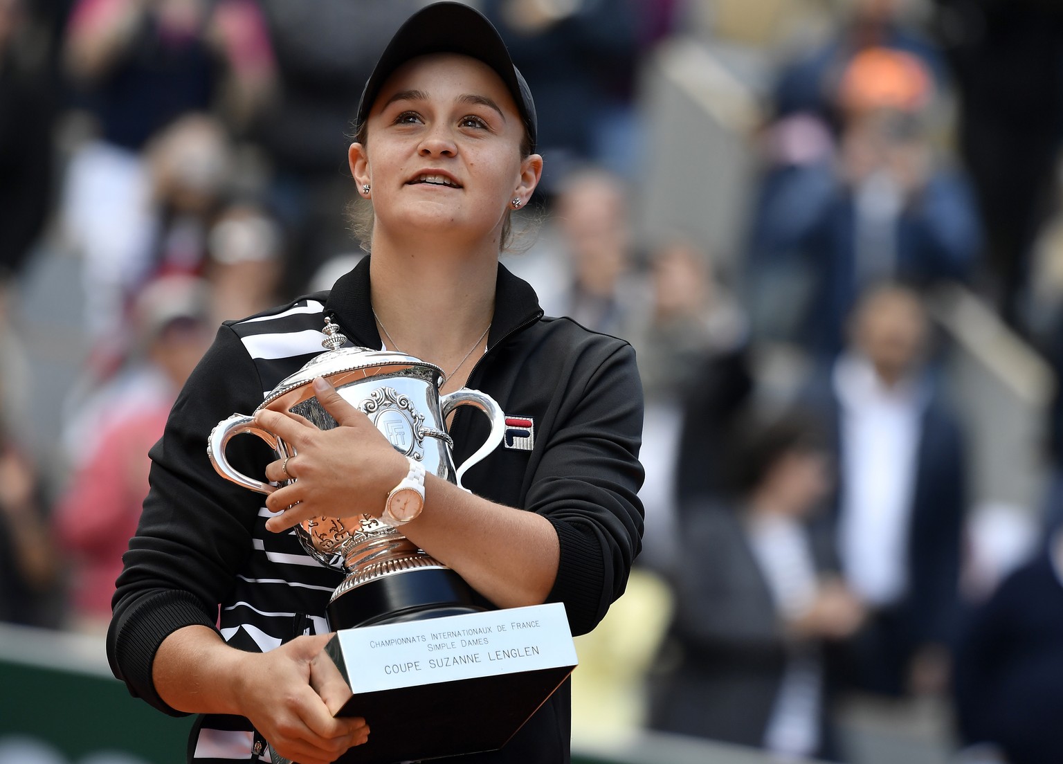 epa07635321 Ashleigh Barty of Australia poses with the trophy after winning the women’s final match against Marketa Vondrousova of the Czech Republic during the French Open tennis tournament at Roland ...
