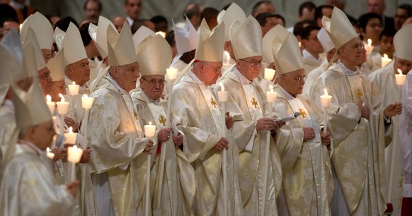 Kardinäle während der Osterwache