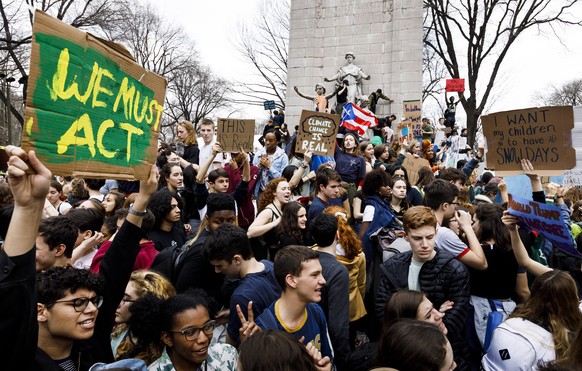 epa07440821 Young people gather at Columbus Circle as part of the &#039;Youth Strike for Climate&#039; in New York, New York, USA, 15 March 2019. Thousands of students in numerous cities around the wo ...