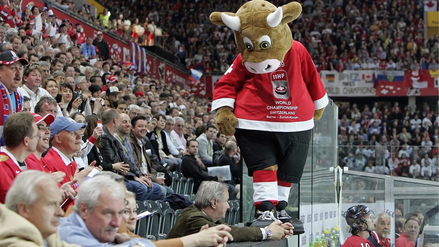 Cooly, the mascot of this championships, during the Gold Medal Game between Russia and Canada at the IIHF 2009 World Championship at the Postfinance-Arena in Berne, Switzerland, on Sunday May 10, 2009 ...