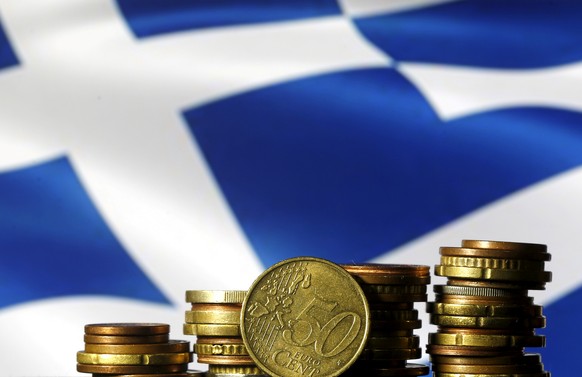Euro coins are seen in front of a displayed Greece flag in this picture illustration, June 29, 2015. REUTERS/Dado Ruvic/File Photo