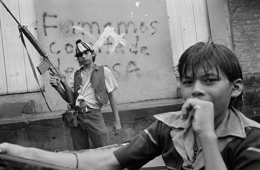 Sandinista fighters man barricades during fighting in the streets of Leon during the civil war. The war, fought between the Sandinista government and US-backed Counter-revolutionaries (Contras), laste ...