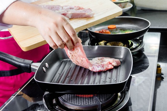 steak fleisch grillieren kochen braten anbraten essen kochen food