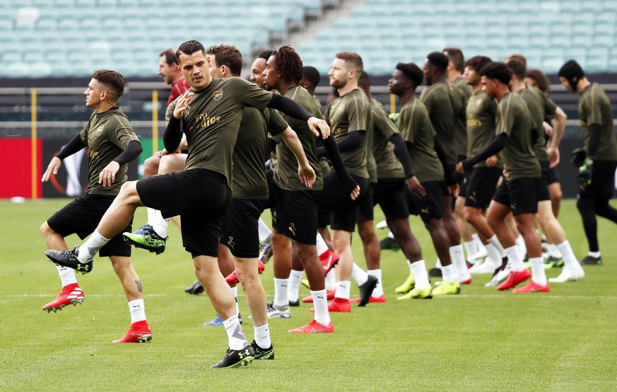 epa07608191 Arsenal player Granit Xhaka (foreground) and teammtes during a training session at the Baku Olympic Stadium, Baku, Azerbaijan, 28 May 2019. Arsenal will play Chelsea in the UEFA Europa Lea ...