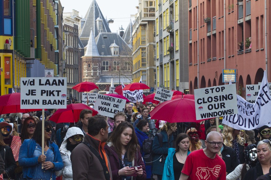 Die Demonstration durch Amsterdam. Viele Prostituierte nahmen teil.