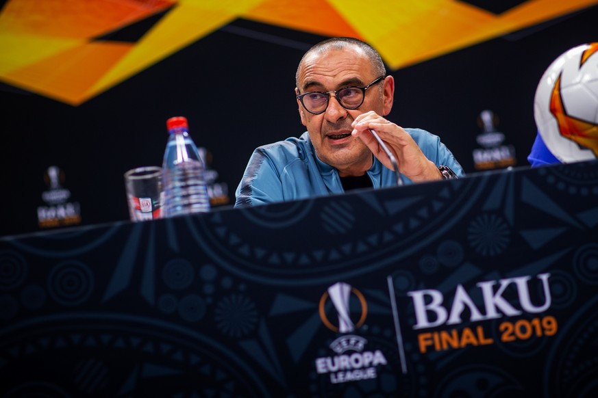 epa07608773 A handout provided by UEFA shows head coach Maurizio Sarri of Chelsea speaking to the media during a press conference ahead of the UEFA Europa League soccer final between Chelsea and Arsen ...