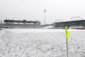 Das verschneite Stadion Rheinpark Vaduz liess am Sonntag kein Spiel zu.