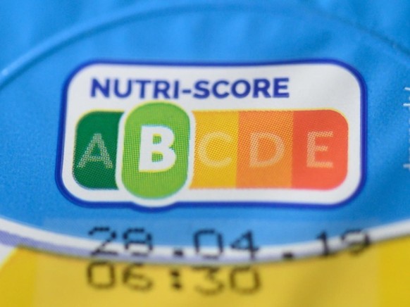 Der aus Frankreich stammende Nutri-Score bezieht neben dem Gehalt an Zucker, Fett und Salz empfehlenswerte Bestandteile wie Ballaststoffe in eine Bewertung ein und gibt dann einen einzigen Wert an - i ...