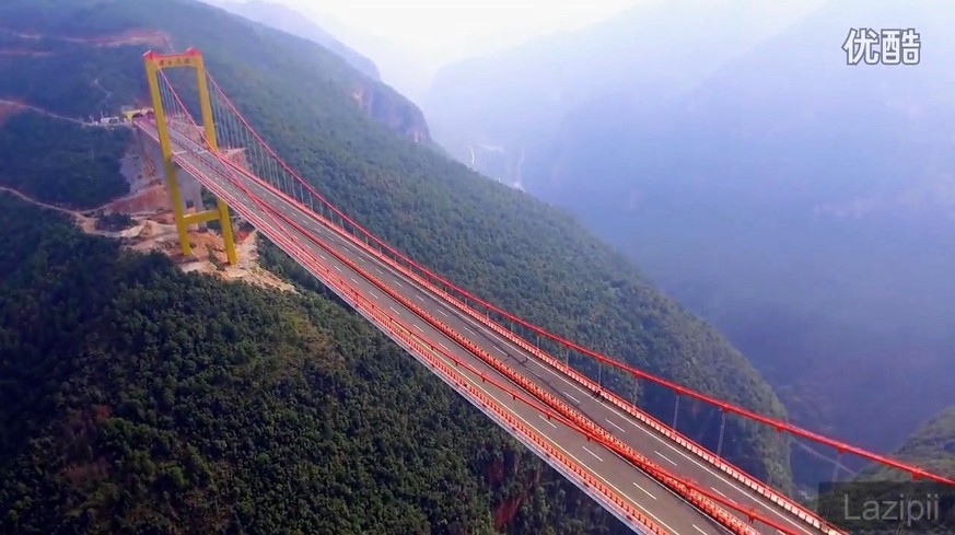 Puli Bridge, China
Bild: http://www.highestbridges.com/wiki/images/b/b5/PuliDroneAerialHigh.jpg