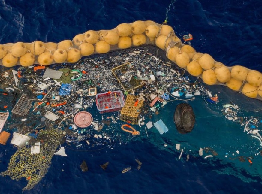 The Ocean Cleanup präsentiert sein Säuberungs-System 001/B, das im Great Pacific Garbage Patch Abfälle sammelt. (zVg)