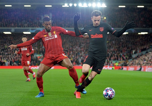 epa08287384 Georginio Wijnaldum (L) of Liverpool in action against Saul Niguez of Atletico during the UEFA Champions League Round of 16, second leg match between Liverpool FC and Atletico Madrid in Li ...
