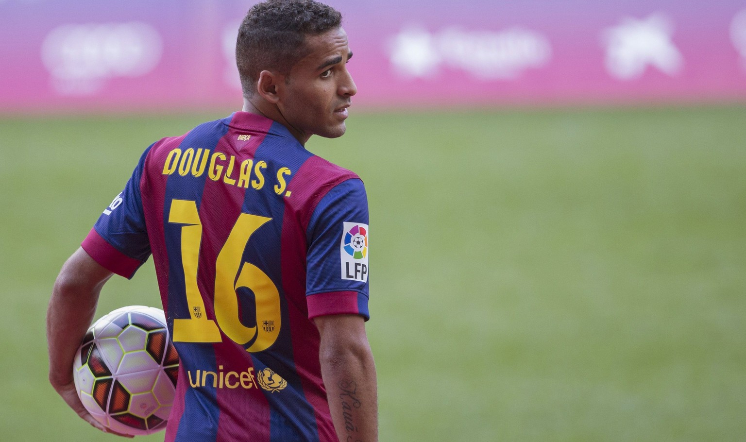Das hat sich nicht gelohnt: Douglas kostete den FC Barcelona im letzten Sommer 5,5 Millionen Euro.