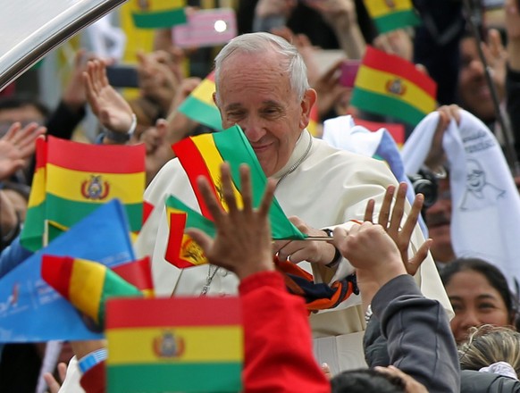 Auch in Santa Cruz mit Begeisterung empfangen: Der hutlose Papst Franziskus.