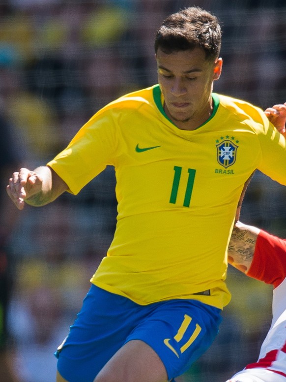 epa06782763 Brazil’s Philippe Coutinho (L) in action with Croatia’s Sime Vrsaljko (R) during the international soccer friendly match between Brazil and Croatia at Anfield in Liverpool, Britain, 03 Jun ...